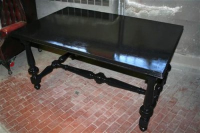 Tavolo laccato nero lucido gambe tornite, in mogano uk fine '800